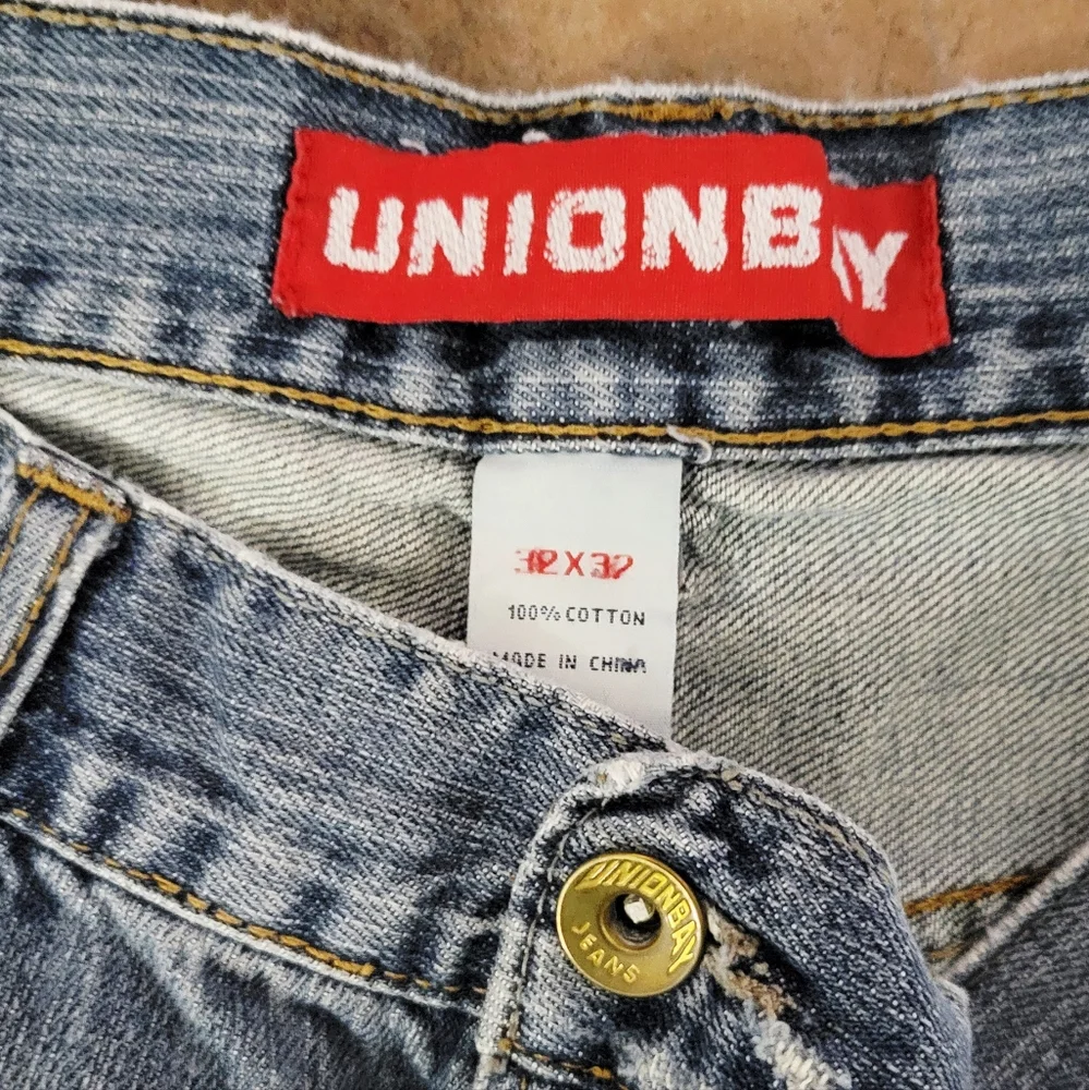 UNIONBAY Light Blue Distressed Jeans Size 32 X 32
